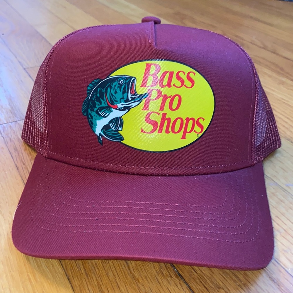 NWT Bass Pro Shop Trucker Hat🎣 - BURGUNDY